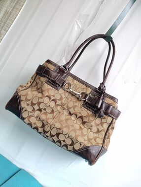 Coach Signature Hampton Brown Belted Purse Shoulder Bag FO6Q-10246 14"x10"